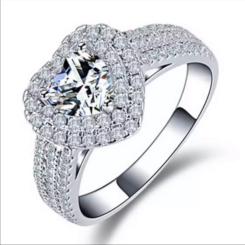 New Women’s Luxury Heart Diamond Ring